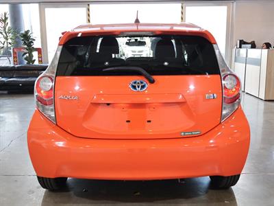 2013 Toyota Aqua - Thumbnail