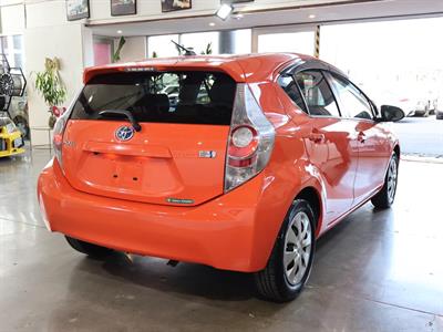 2013 Toyota Aqua - Thumbnail