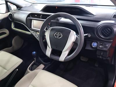 2013 Toyota Aqua - Thumbnail