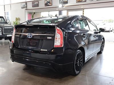 2013 Toyota Prius - Thumbnail