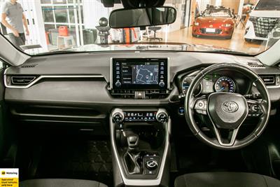 2022 Toyota RAV4 - Thumbnail