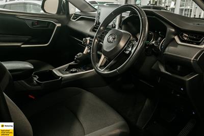 2022 Toyota RAV4 - Thumbnail