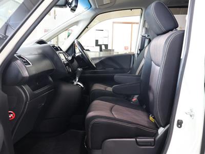 2016 Nissan Serena - Thumbnail