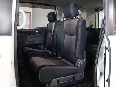 2016 Nissan Serena - Thumbnail