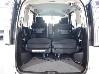 2016 Nissan Serena - Thumbnail