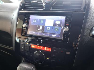 2016 Nissan Serena - Thumbnail