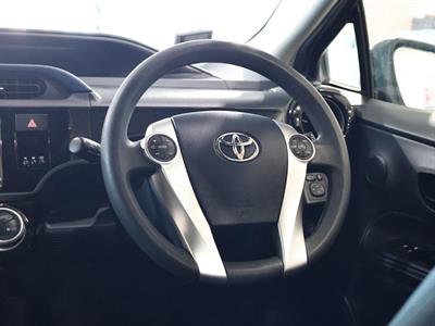 2015 Toyota Aqua - Thumbnail