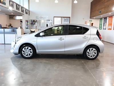 2015 Toyota Aqua - Thumbnail