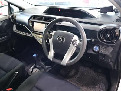 2015 Toyota Aqua - Thumbnail