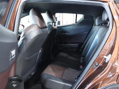 2017 Toyota C-HR - Thumbnail