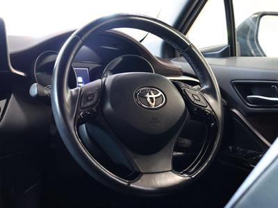 2017 Toyota C-HR - Thumbnail