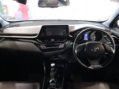 2017 Toyota C-HR - Thumbnail