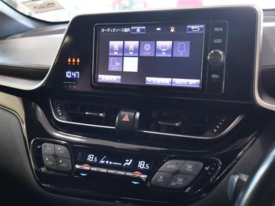 2017 Toyota C-HR - Thumbnail