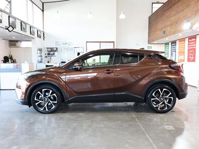 2017 Toyota C-HR - Thumbnail