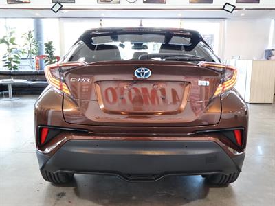 2017 Toyota C-HR - Thumbnail