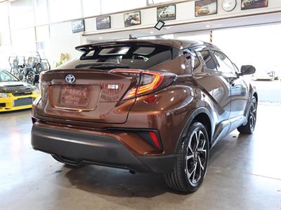 2017 Toyota C-HR - Thumbnail