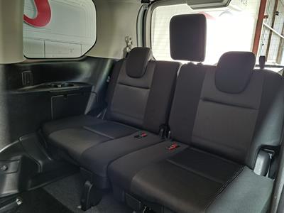 2019 Nissan Serena - Thumbnail