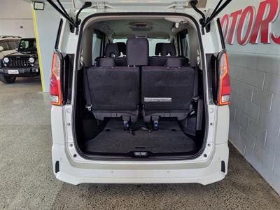 2019 Nissan Serena - Thumbnail