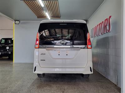 2019 Nissan Serena - Thumbnail