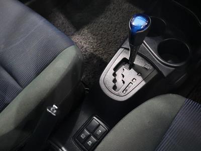 2015 Toyota Aqua - Thumbnail