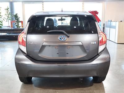 2015 Toyota Aqua - Thumbnail