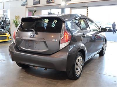 2015 Toyota Aqua - Thumbnail
