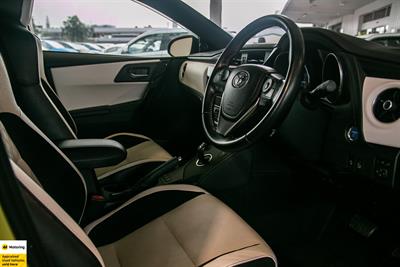 2016 Toyota Auris - Thumbnail