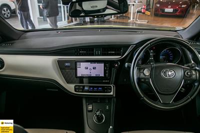 2016 Toyota Auris - Thumbnail