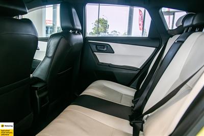 2016 Toyota Auris - Thumbnail