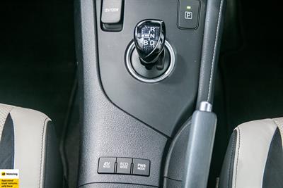 2016 Toyota Auris - Thumbnail