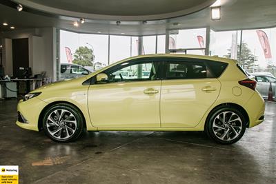 2016 Toyota Auris - Thumbnail