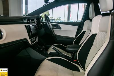 2016 Toyota Auris - Thumbnail