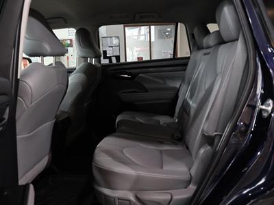 2022 Toyota Highlander - Thumbnail