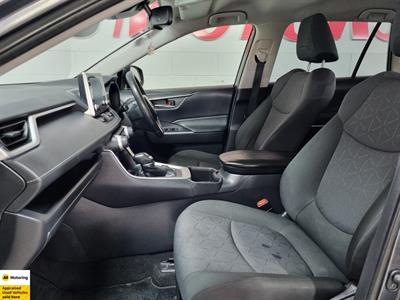 2022 Toyota RAV4 - Thumbnail