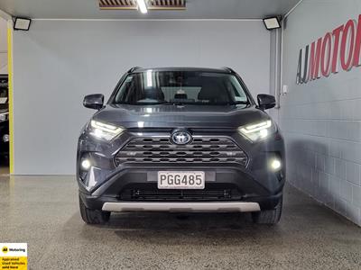 2022 Toyota RAV4 - Thumbnail