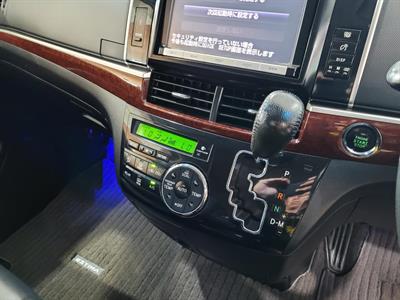 2014 Toyota Estima - Thumbnail