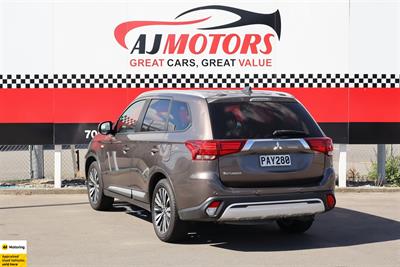 2022 Mitsubishi Outlander - Thumbnail