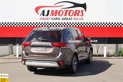 2022 Mitsubishi Outlander - Thumbnail