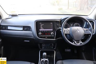 2022 Mitsubishi Outlander - Thumbnail