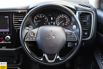 2022 Mitsubishi Outlander - Thumbnail