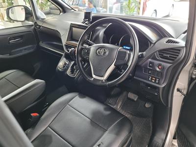 2014 Toyota Voxy - Thumbnail