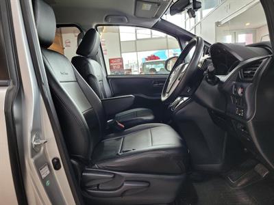 2014 Toyota Voxy - Thumbnail