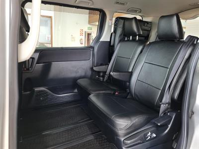 2014 Toyota Voxy - Thumbnail