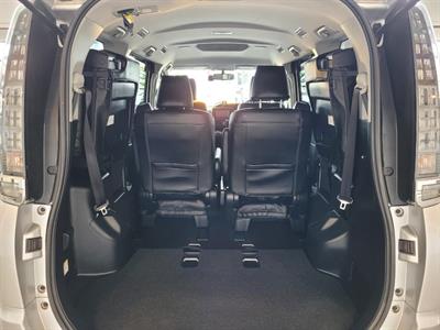 2014 Toyota Voxy - Thumbnail