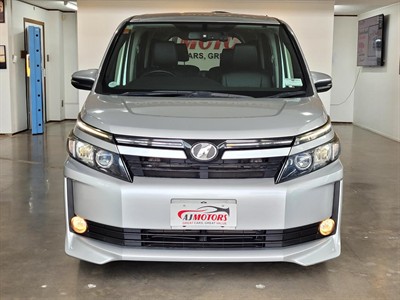 2014 Toyota Voxy - Thumbnail