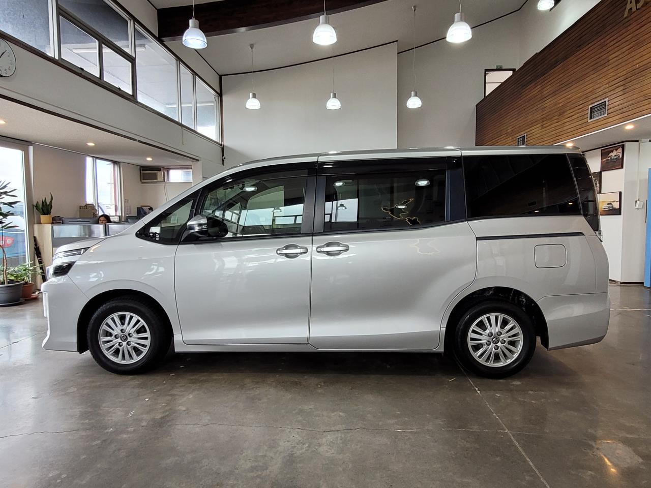 2014 Toyota Voxy