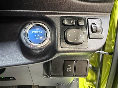 2015 Toyota Aqua - Thumbnail