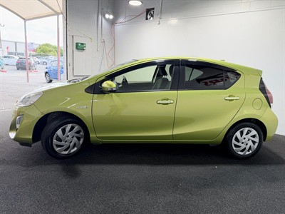 2015 Toyota Aqua - Thumbnail