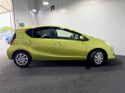 2015 Toyota Aqua - Thumbnail