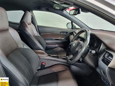 2017 Toyota C-HR - Thumbnail